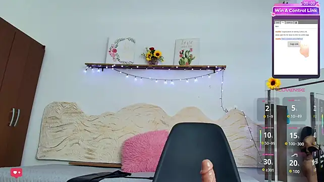 Sophie_Tyler live cam on StripChat
