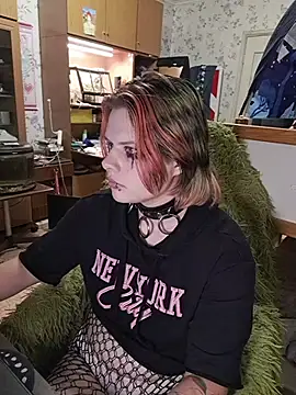 crystal_orca (T young) - flash boobs