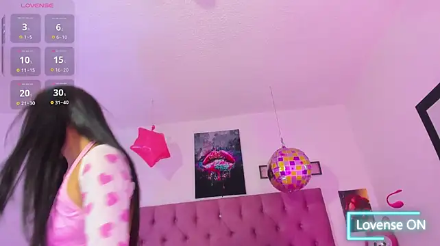 Lux_wish live cam on StripChat