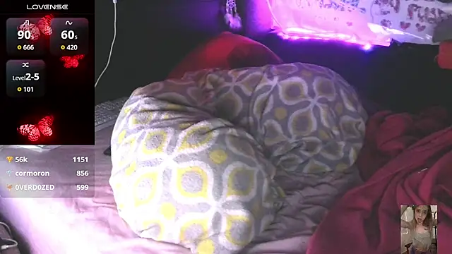 Blondiewithanass webcam