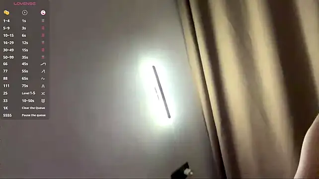 Ur_neighbor_Kira webcam
