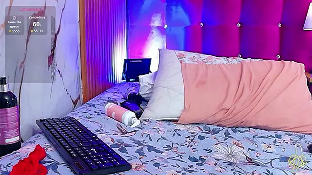 skinnyindiansluttt webcam