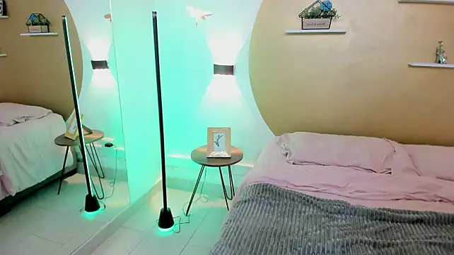MyaAmstrong webcam