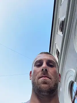 Johnytrain live cam on StripChat