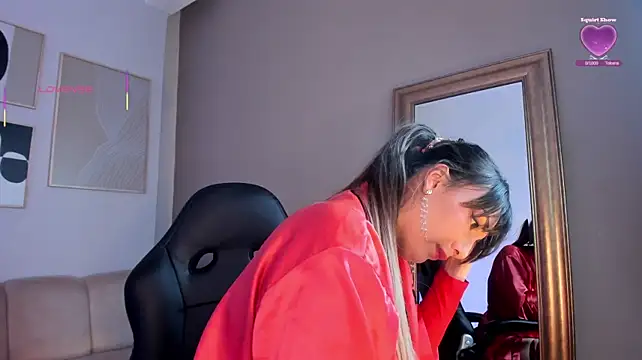 marie_bass (F milf) - open legs & rub domi pussy