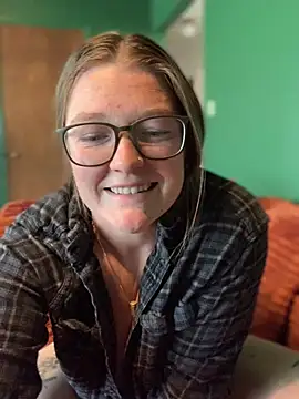 pussiesncream_ (F young) - Strip tease! Last tipper picks song!!