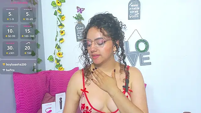 emiily_curly webcam