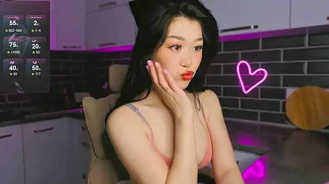 ShaiyaMinn3 live cam on StripChat