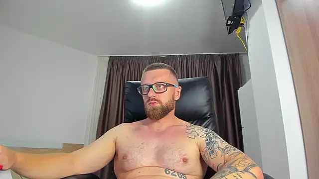 Findom_guy live cam on StripChat