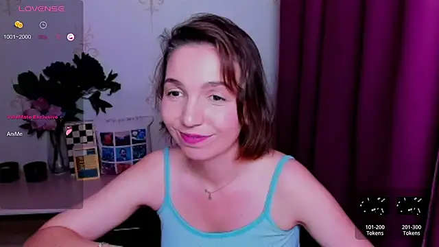 KindHazelHere_ live cam on StripChat