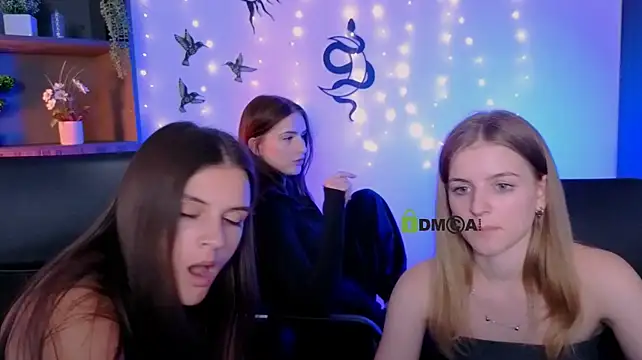 lisa_dark_ webcam