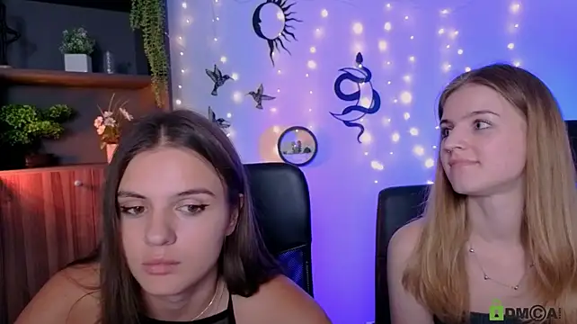 lisa_dark_ webcam