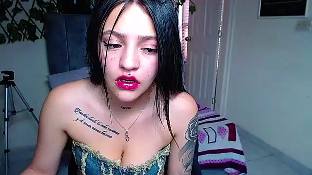 Violettasquirt webcam