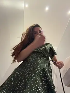 AmelieCrystal cameltoe cam girl