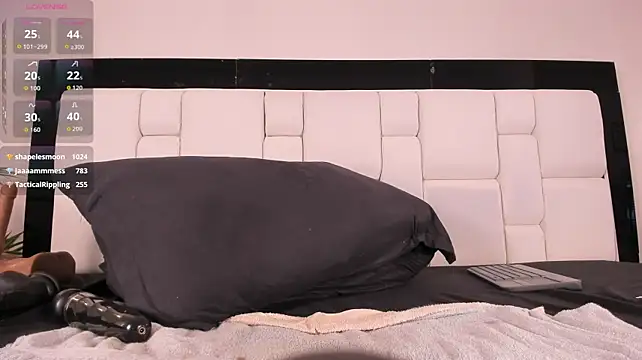 Abby_black_star webcam
