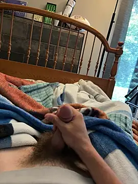 collegebull19 (M twink) - Cum while gf at work