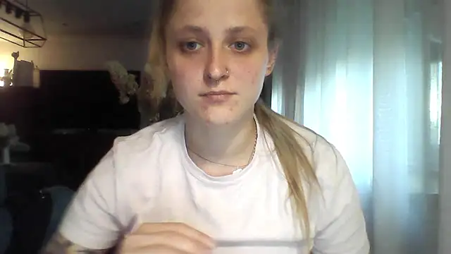 LeaWetGirl webcam