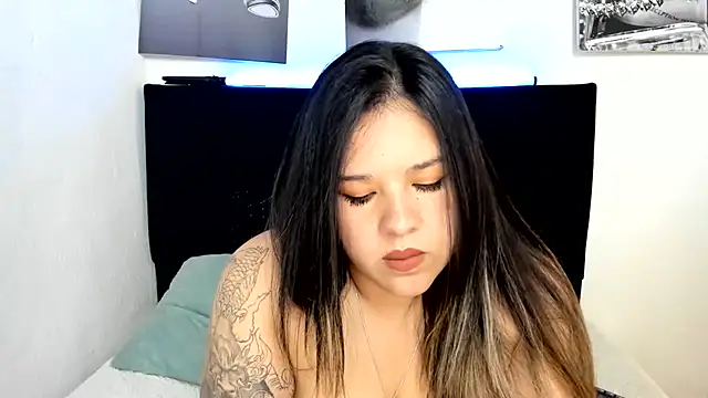 LinaBrowm webcam