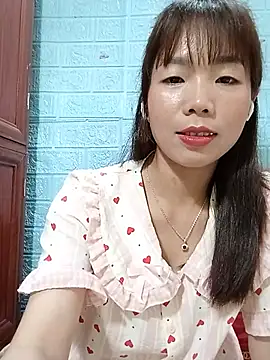 AmyLinee01 live cam on StripChat