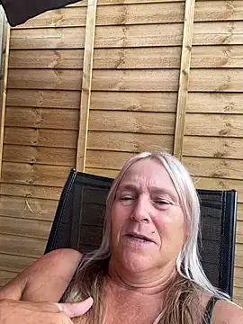 Blondnboujee53 webcam
