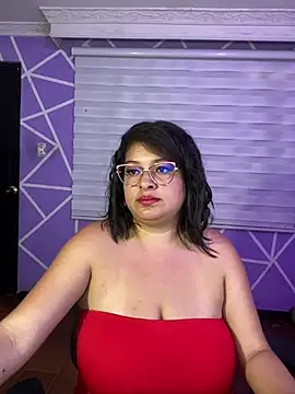 MiiaaJoness live cam on StripChat