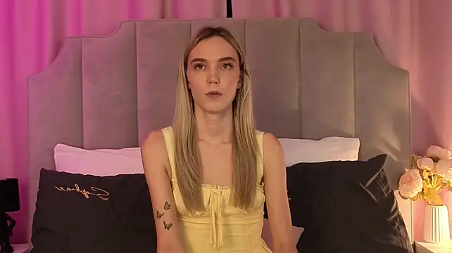 NikkiRyx live cam on StripChat
