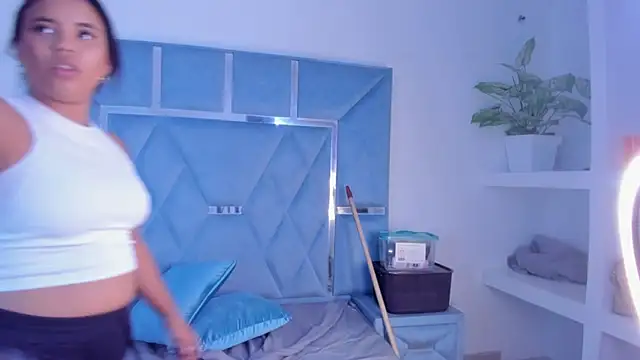 Lucy_asm webcam