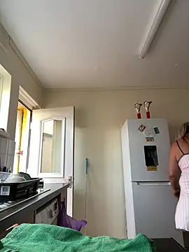 Blondnboujee53 webcam