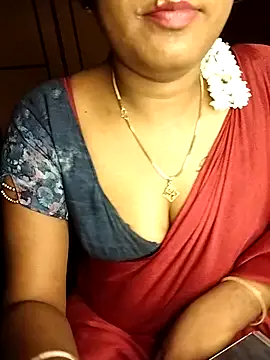 Tamil_Kavitha live cam on StripChat