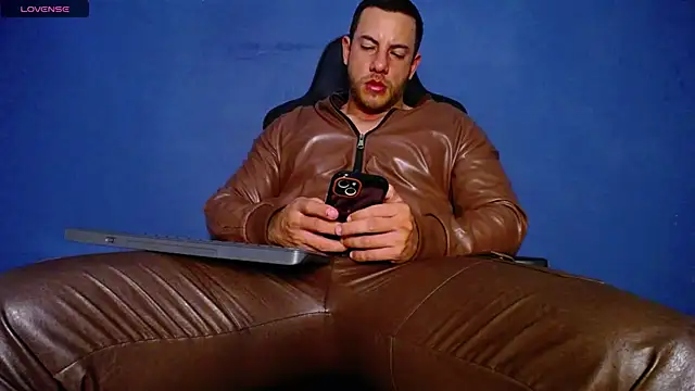 Maxxxpowerful webcam