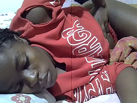 PRETTY-SHANNIA webcam