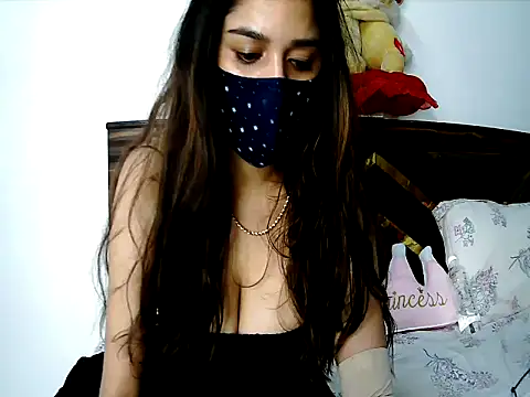 Gloie4u live cam on StripChat