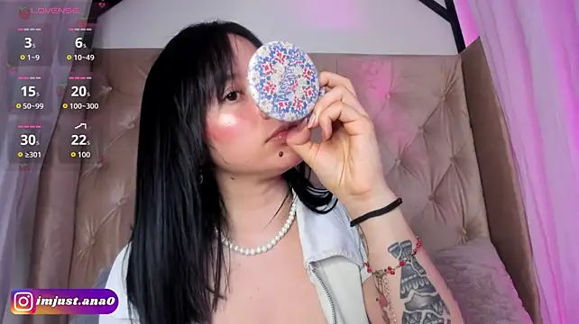 Annie_Petters live cam on StripChat