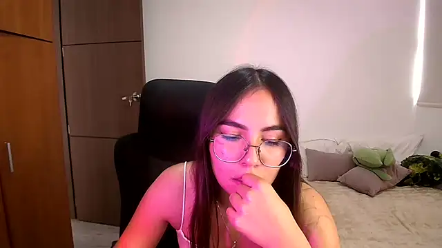 abbyyandmaxx live cam on StripChat