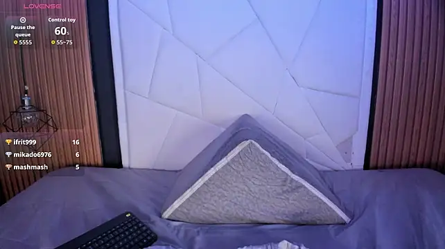 VictoriaLombardy live cam on StripChat
