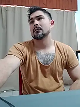 Bradd_32 live cam on StripChat