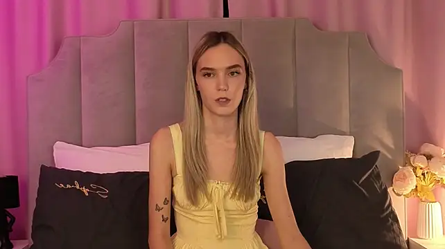 NikkiRyx live cam on StripChat
