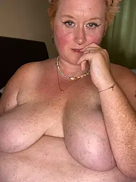 BustyRedxx