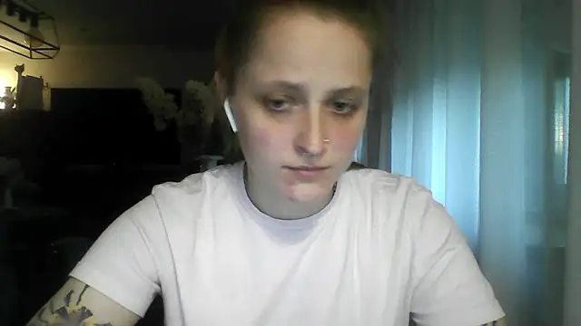 LeaWetGirl live cam on StripChat