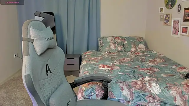 LaslyAngel live cam on StripChat