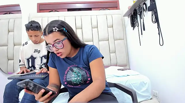 DamianandEva live cam on StripChat