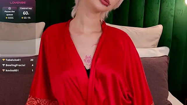 LauraDiazz live cam on StripChat