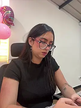 Kloenovoa- live cam on StripChat