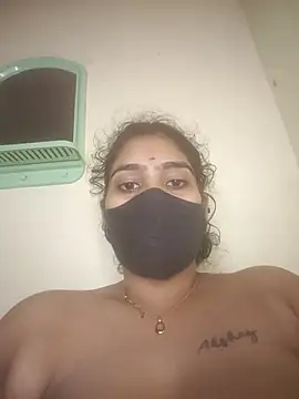 Cute-girlyy live cam on StripChat