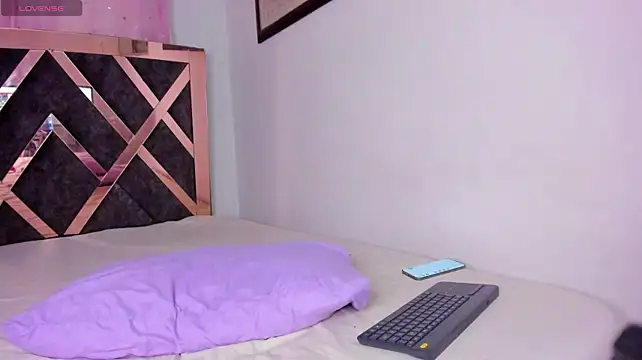 Lunita-Naughty webcam