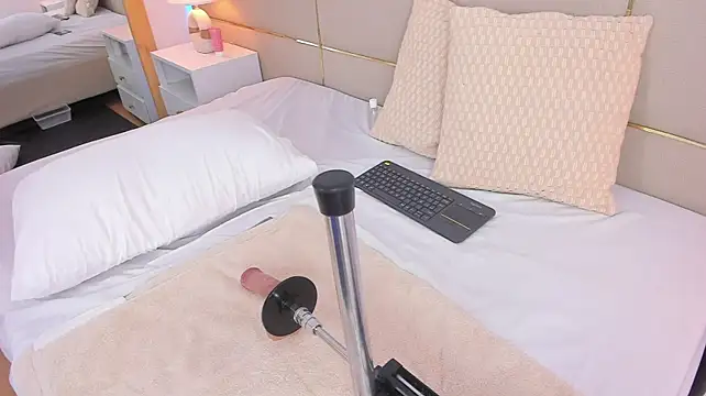 Miia__Torres live cam on StripChat