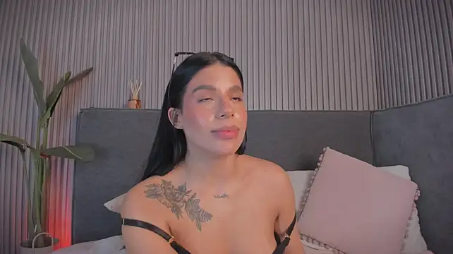 emelie_89 live cam on StripChat