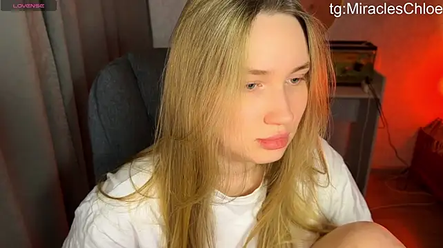 ChloeMillerMeow live cam on StripChat