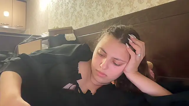 sylvia_a (F teen) - Welcome to my room!
