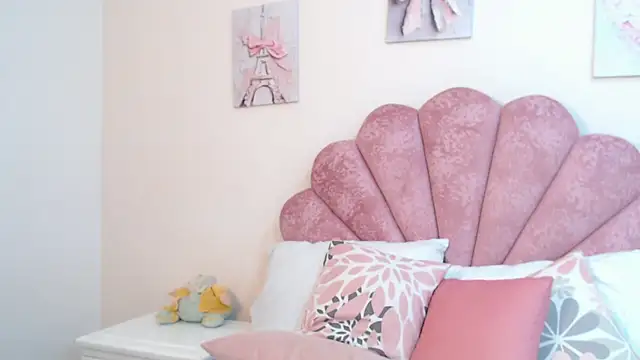 MilaaAdams webcam